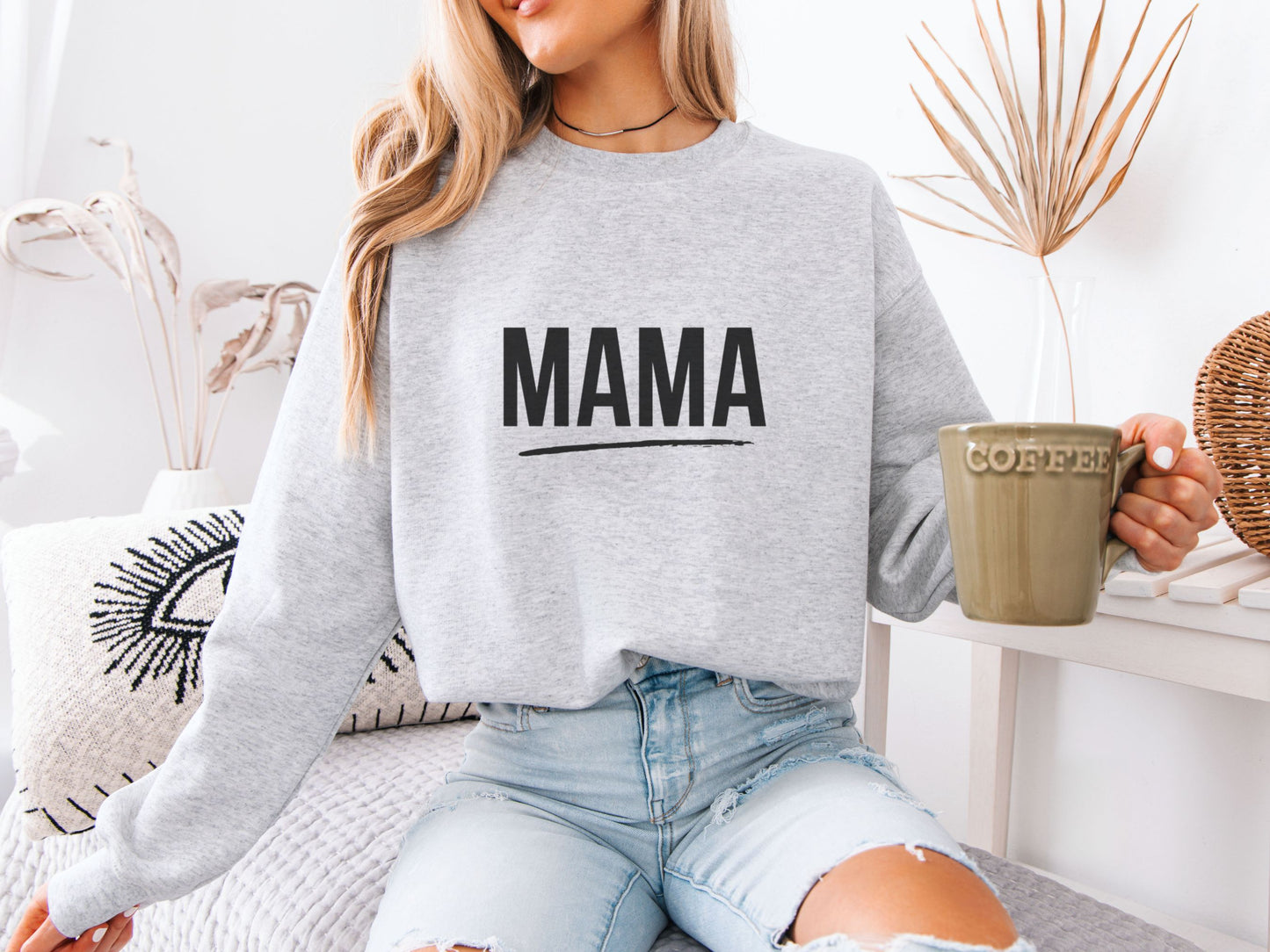 MAMA Sweatshirt – Minimalist & Cozy Design | Great Gift for Moms