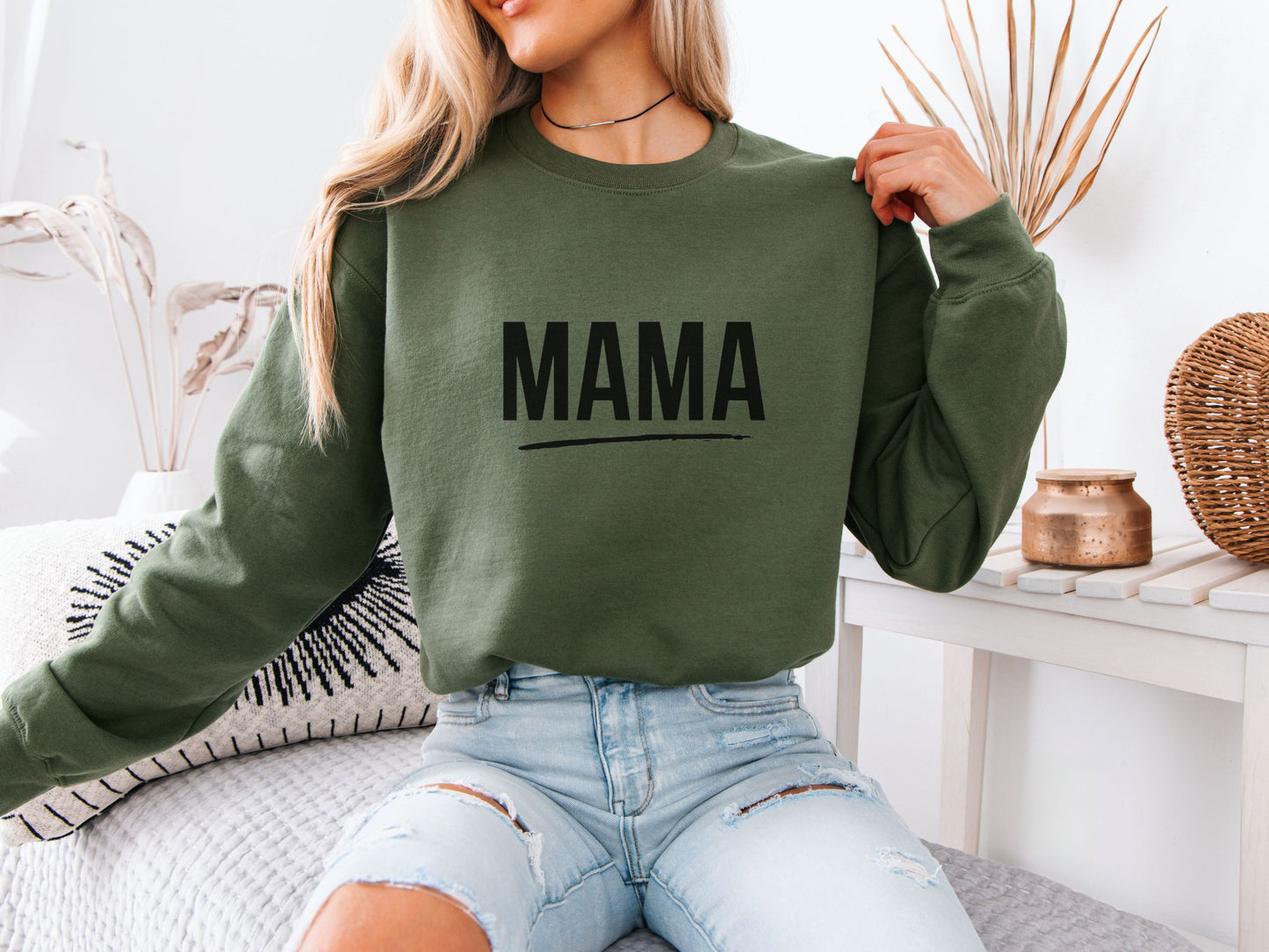 MAMA Sweatshirt – Minimalist & Cozy Design | Great Gift for Moms