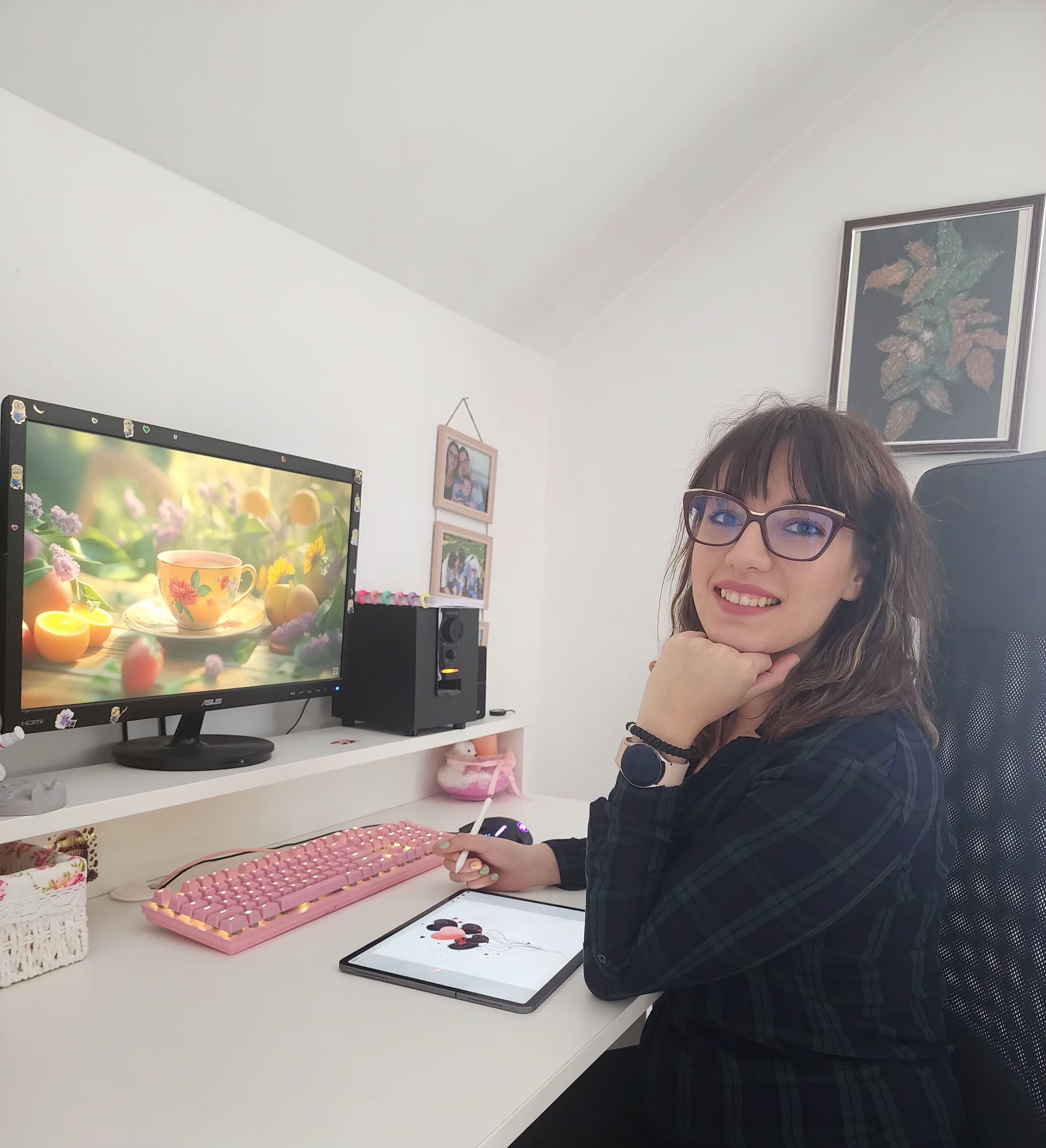 About founder of happily styled - image of Milica sitting with tablet