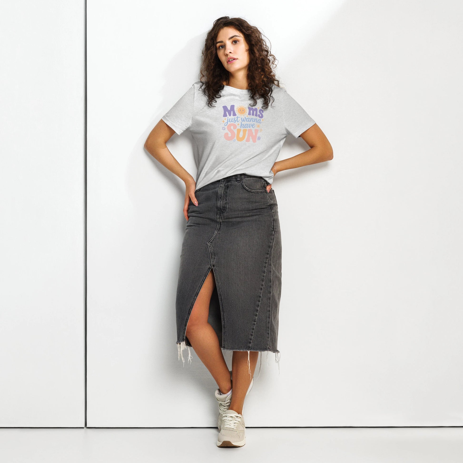Woman wearing a heathered grey t-shirt with “Moms Just Wanna Have Sun” design in pastel colors – styled summer t-shirt for moms
